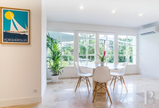A renovated farmhouse surrounded by extensive grounds leading down to the sea, between Toulon and Hyères on the Var coast - photo  n°13
